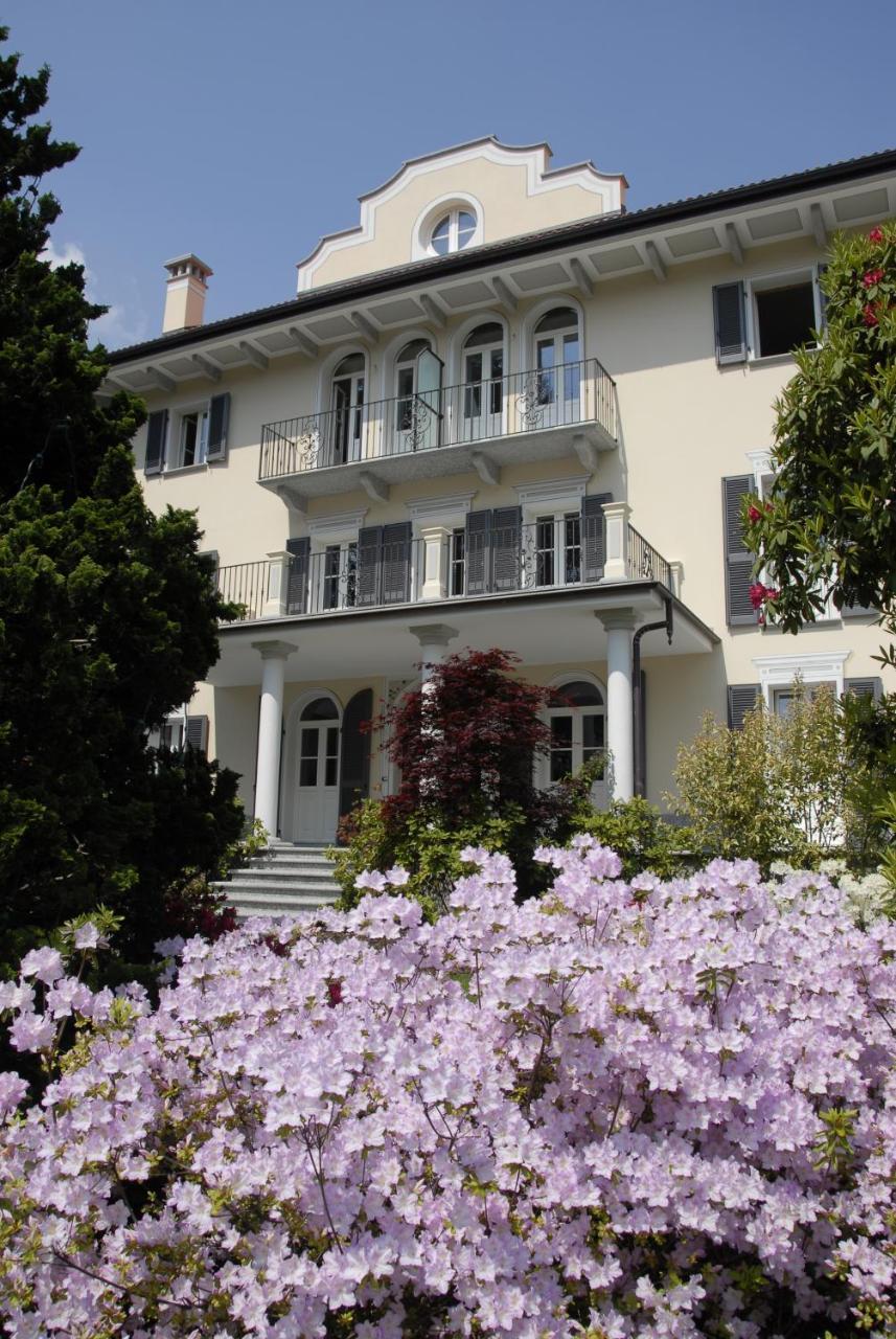 B&B Le Camelie ドモドッソラ エクステリア 写真