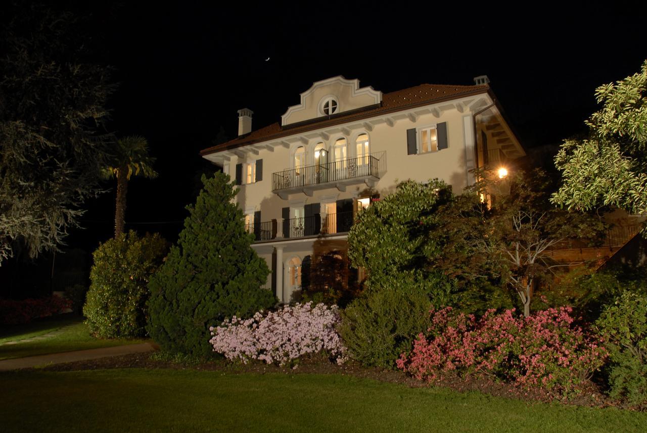 B&B Le Camelie ドモドッソラ エクステリア 写真