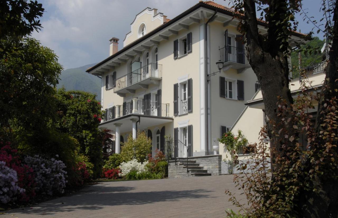 B&B Le Camelie ドモドッソラ エクステリア 写真
